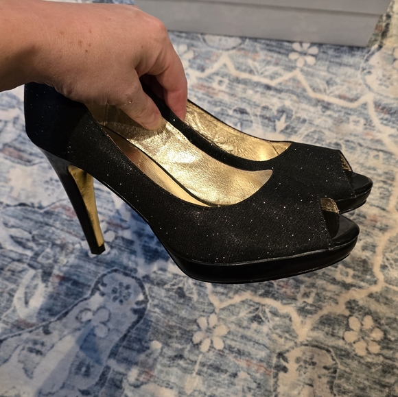 Black sparkle peep toe. - Picture 1 of 9